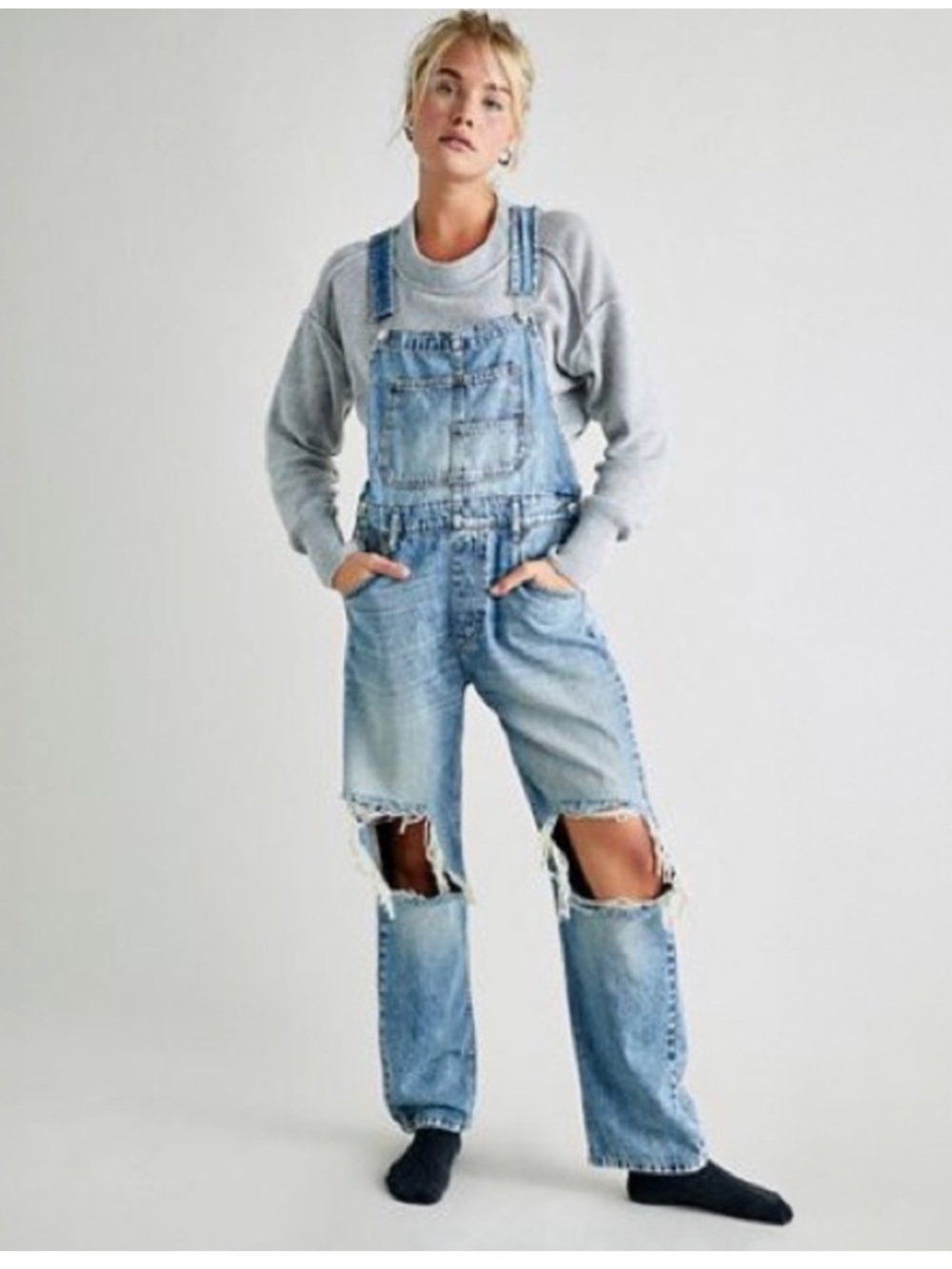 FREE PEOPLE x WE THE FREE Ziggy Distressed Denim Overalls Blue Blown Knee Small